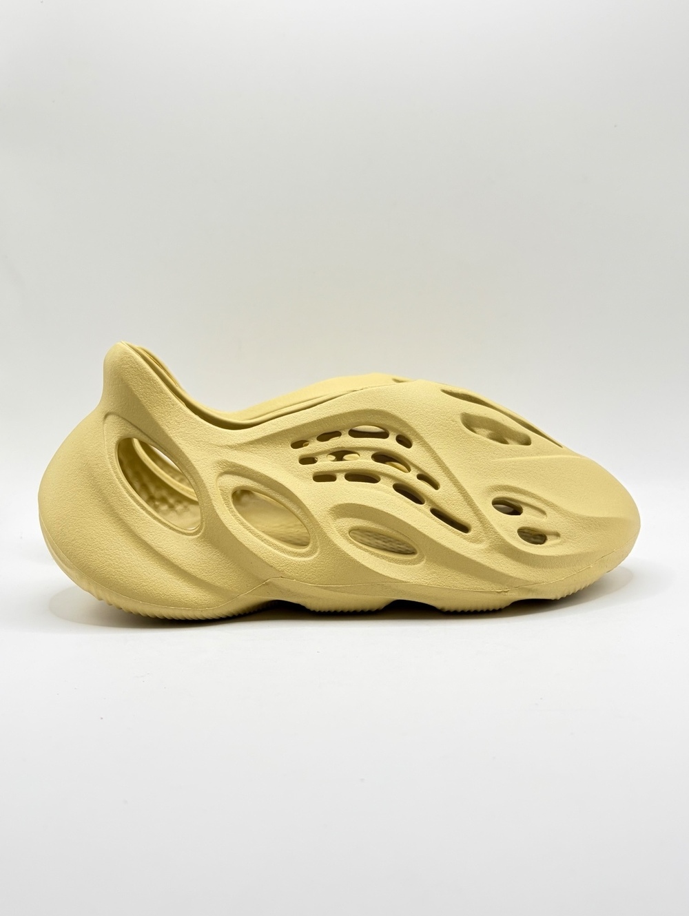 adidas Yeezy Foam Runner RNNR Sulfur Size 4 / 5 Womens GV6775 Slip On Shoes